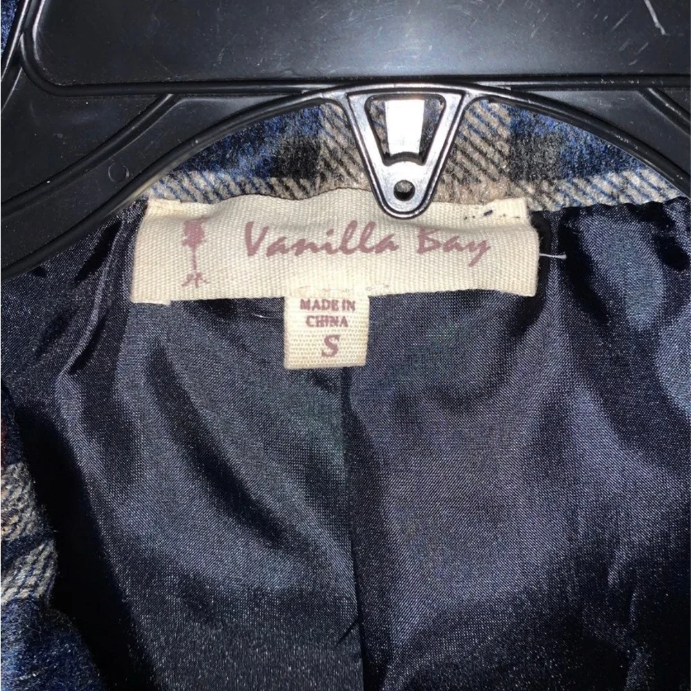 Vanilla Bay Puffer Vest - Picture 2 of 2